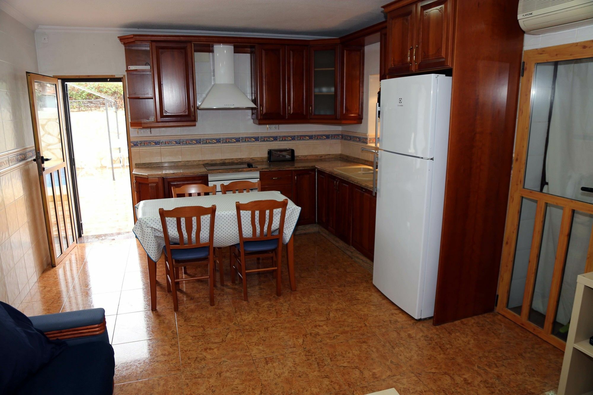 Villa Ana Apartments เบนิดอร์ม ภายนอก รูปภาพ